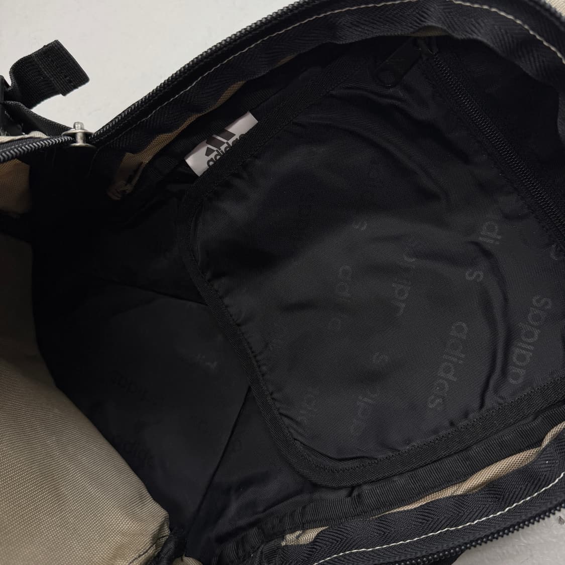 아디다스 00s 나일론 고프코어 백팩 상품이미지9
