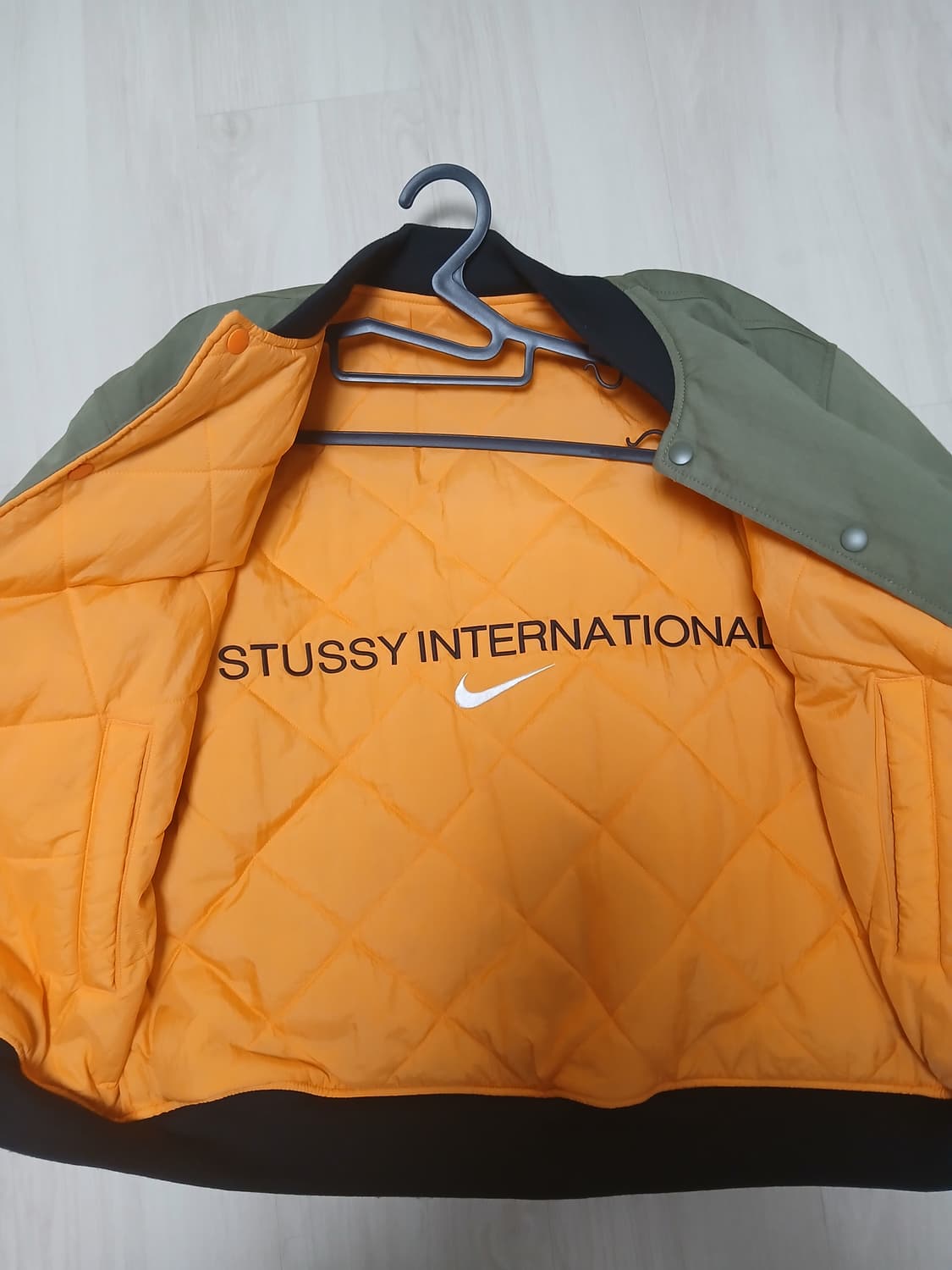 나이키X스투시 리버시블 봄버 자켓 올리브 상품이미지3