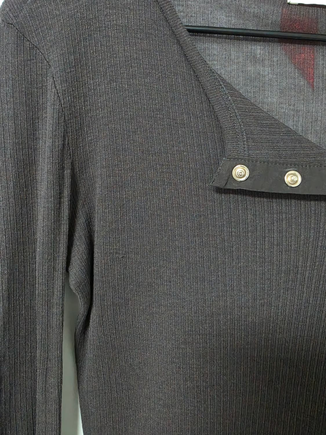 ordes 오데스 스냅 헨리넥 티 차콜 상품이미지5