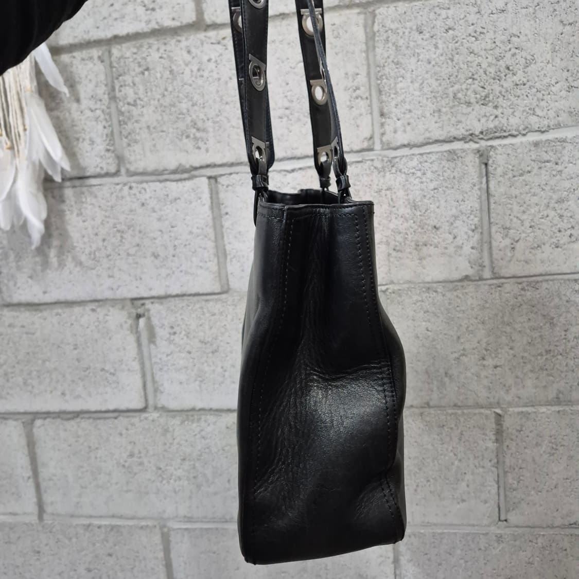 살바토레 페레가모 간치니 블랙레더 숄더백 상품이미지6