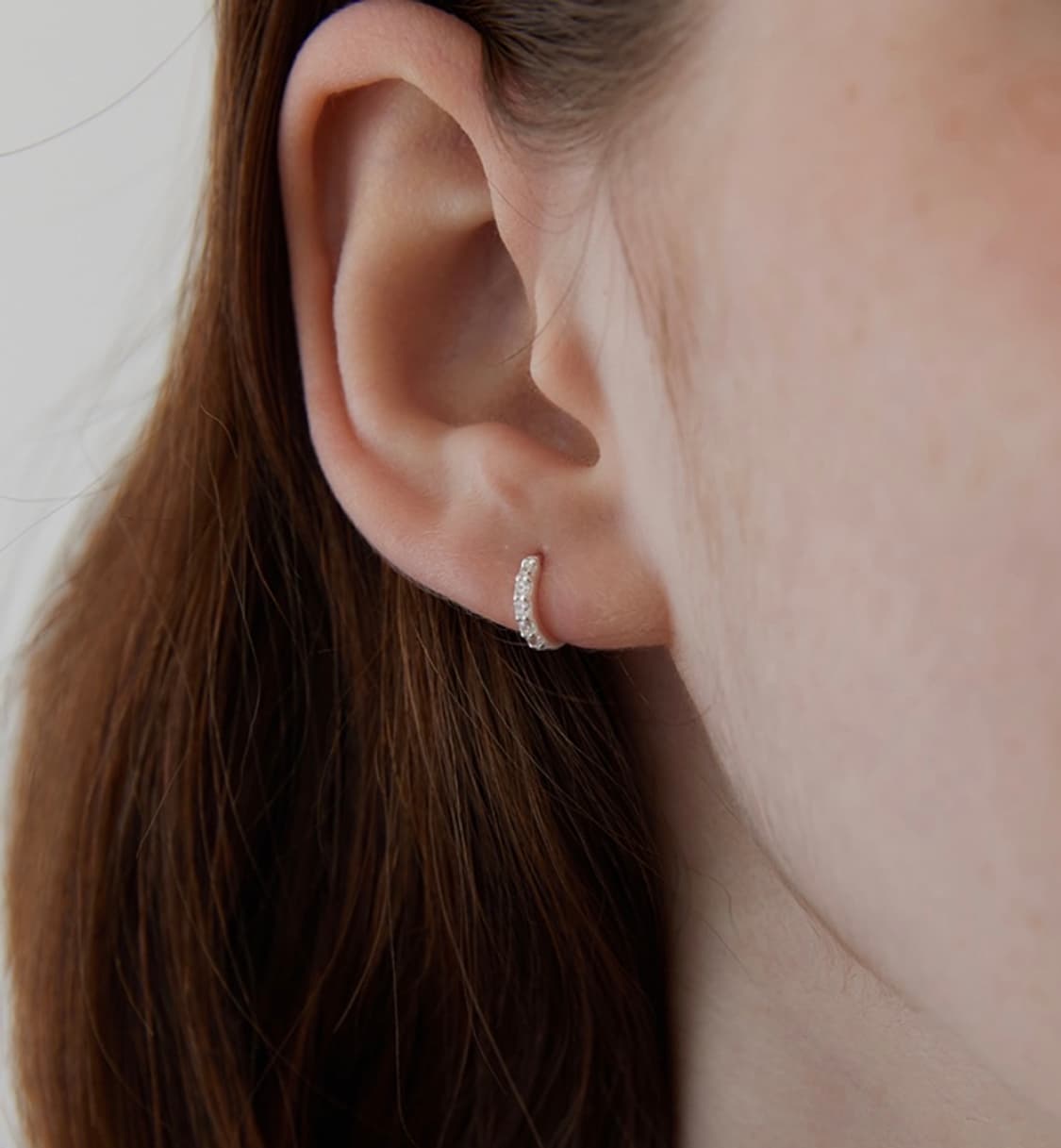 타티아나 크리스탈 후프 귀걸이 (사이즈 S) 상품이미지1