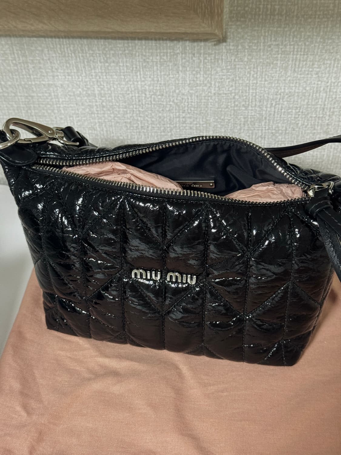 미우미우 장원영 가방 스피릿 시레 미니백 블랙  상품이미지6