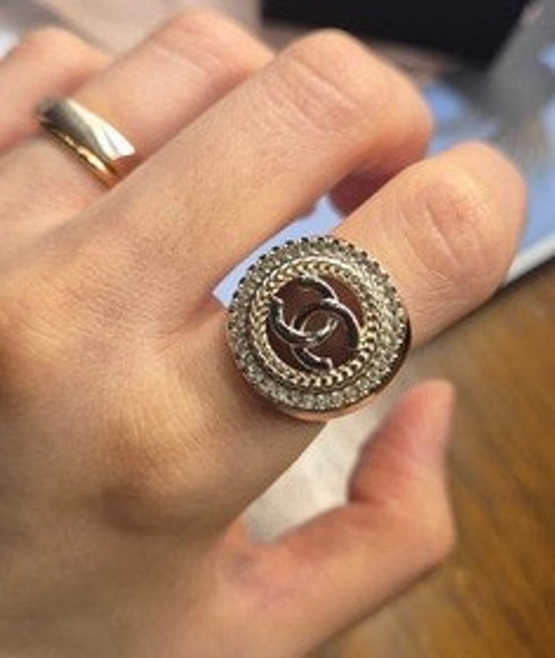 샤넬 정품 cc로고 업사이클링 크리스탈 볼드 반지 상품이미지3