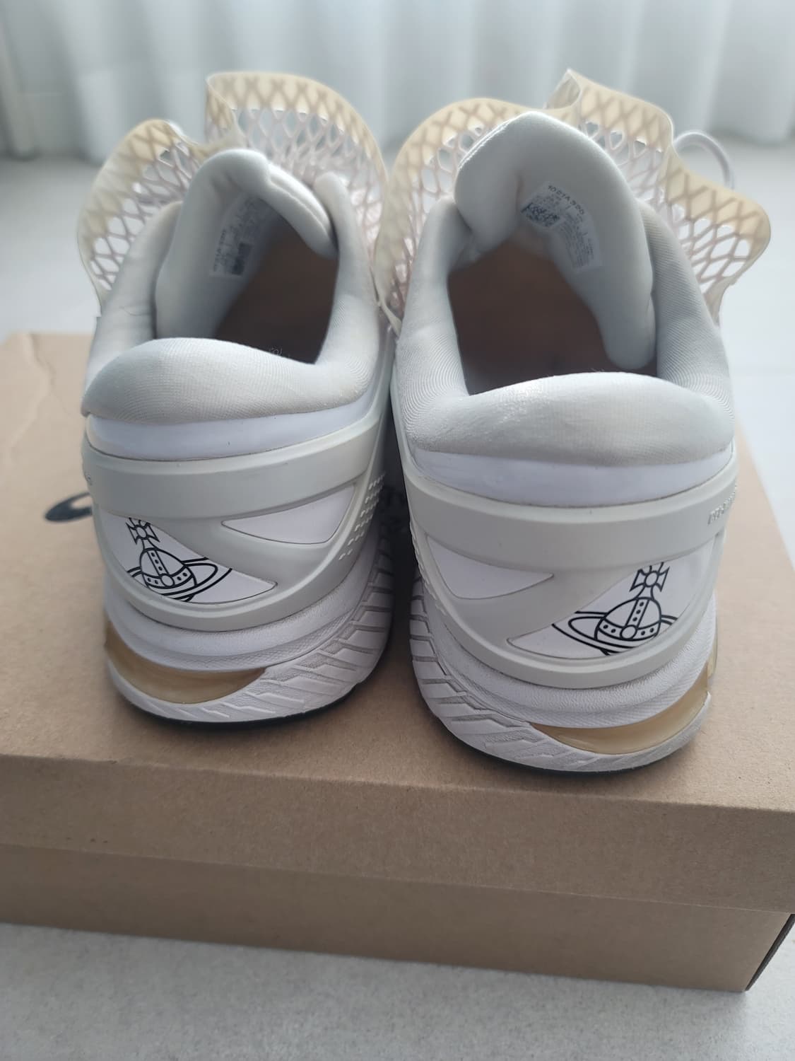 아식스 x 비비안 웨스트우드 젤 카야노 26 버치 화이트 상품이미지3