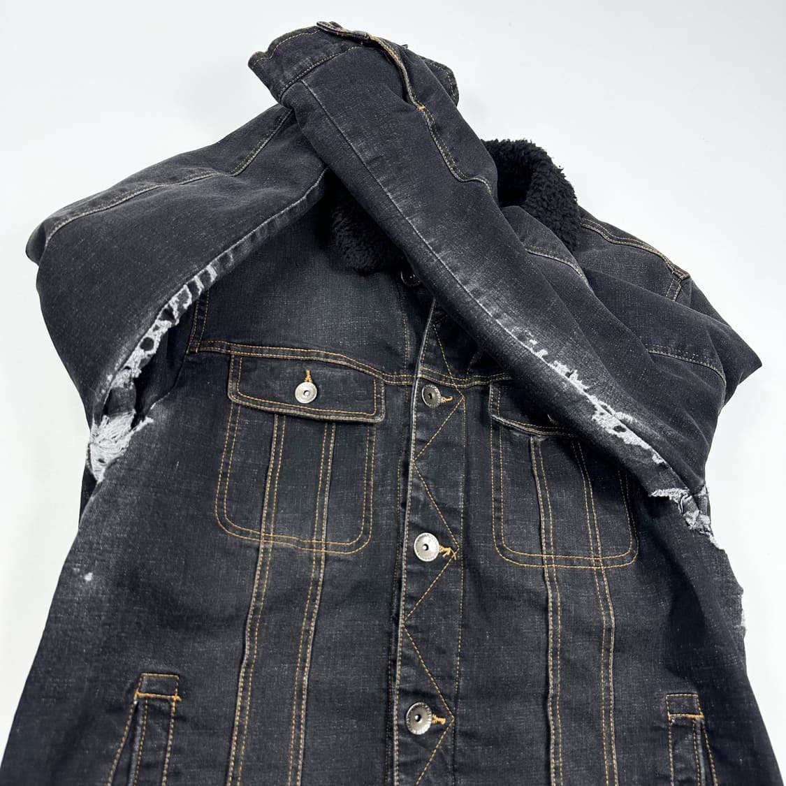 VTG 빈티지 흑청 양털 데미지 트러커 데님자켓 (실측 L) 상품이미지4