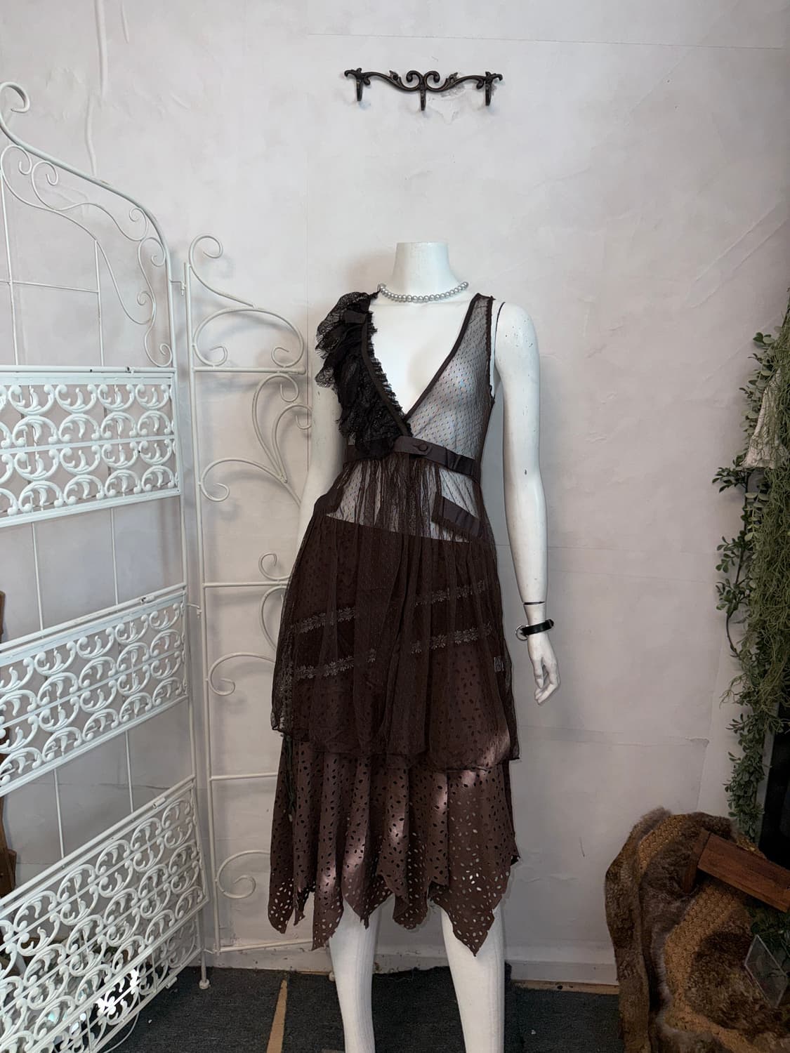Dark brown ruffle lace button mesh ops 상품이미지2