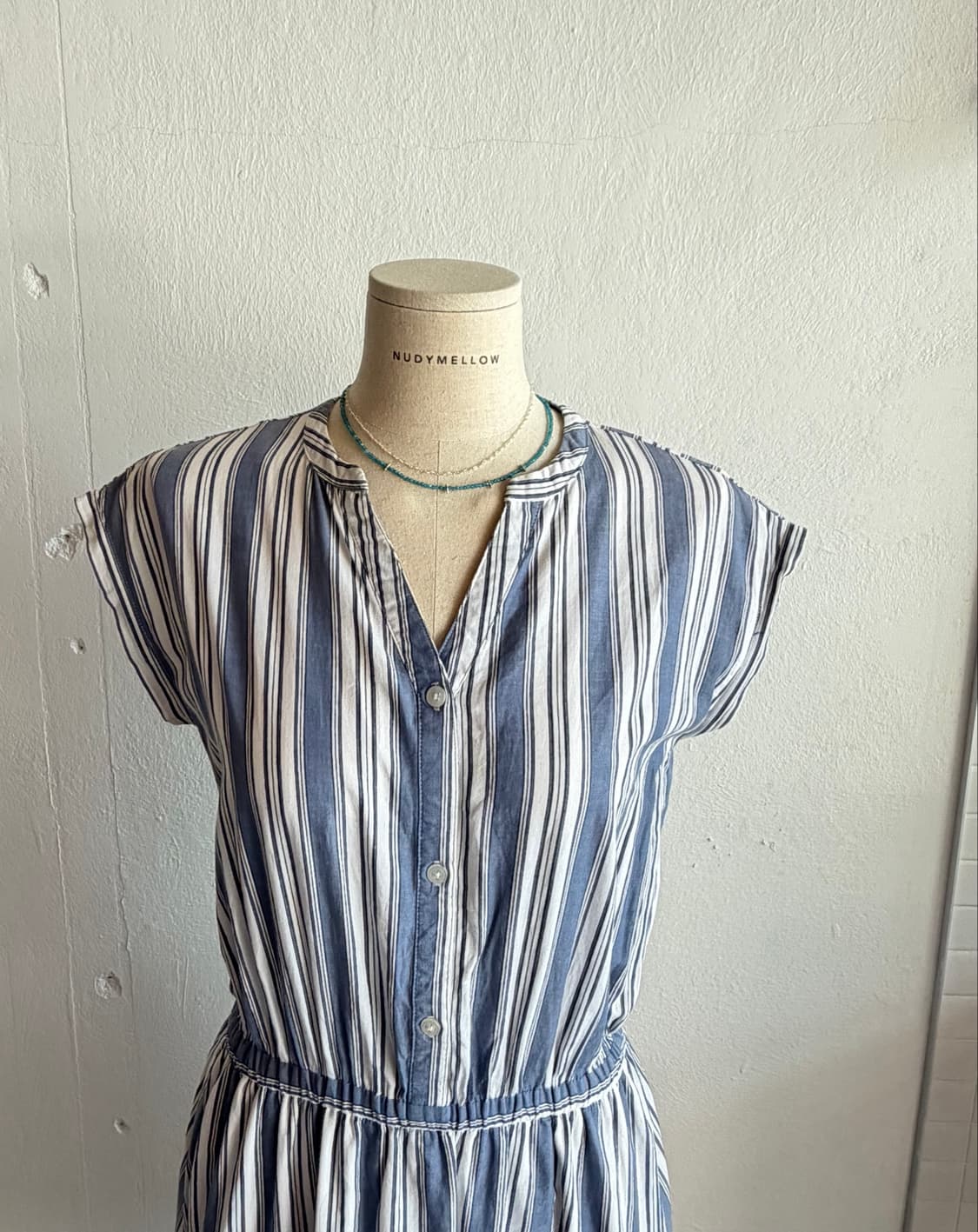 Antiqulothes V넥 블루 스트라이프 슬리브리스 원피스 상품이미지2