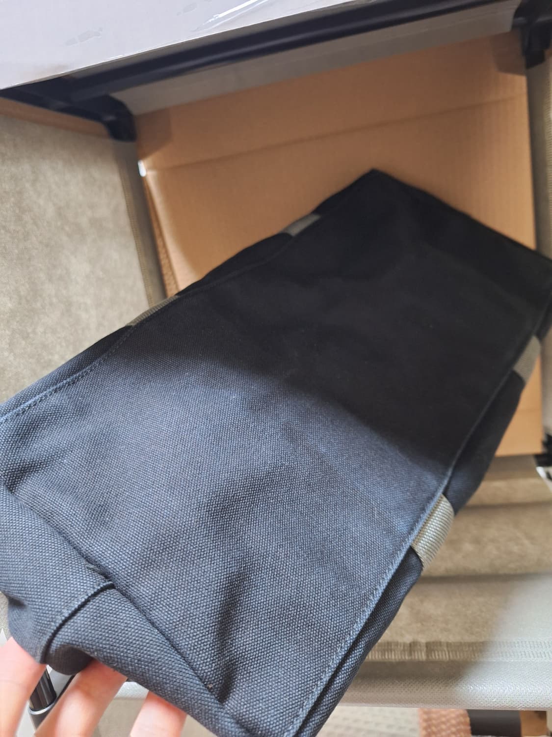 프라다 나일론 토드백 판매합니다 상품이미지5