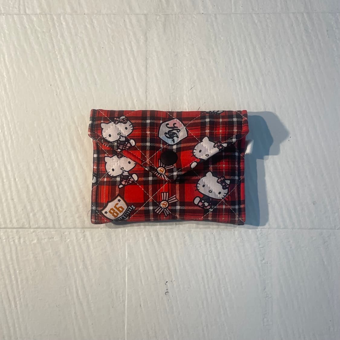 [ 핸드메이드 ] 헬로키티 레드 블랙 체크 원단 똑딱이 카드지갑 상품이미지1