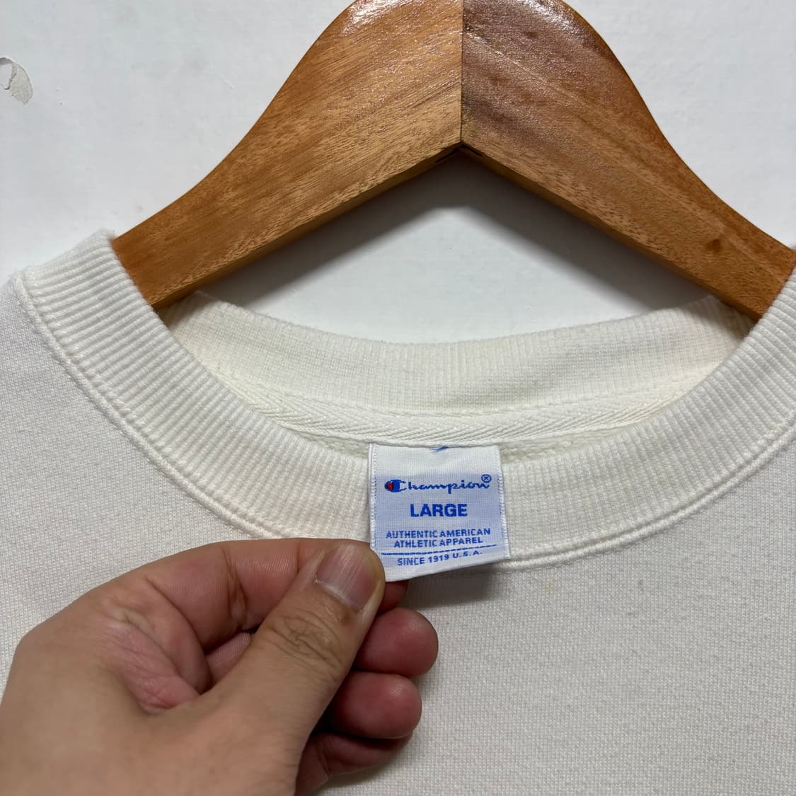 챔피온 아이보리 빅로고 맨투맨 상품이미지4