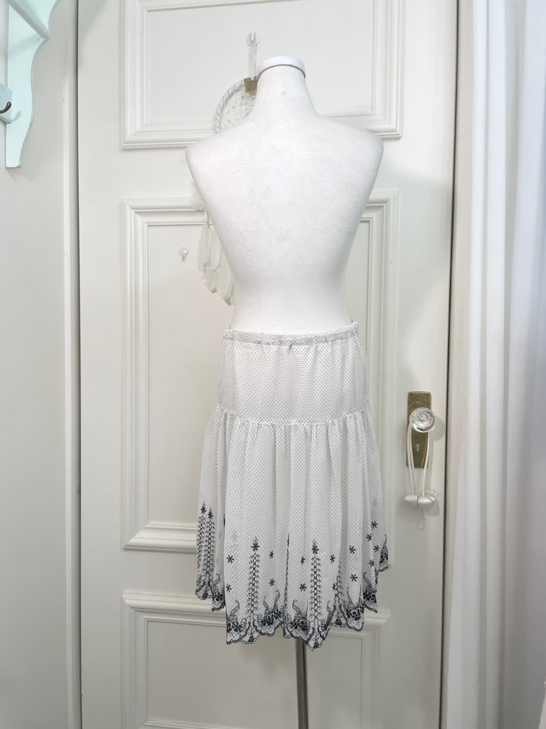 white dot embroidery point midi skirt 상품이미지3