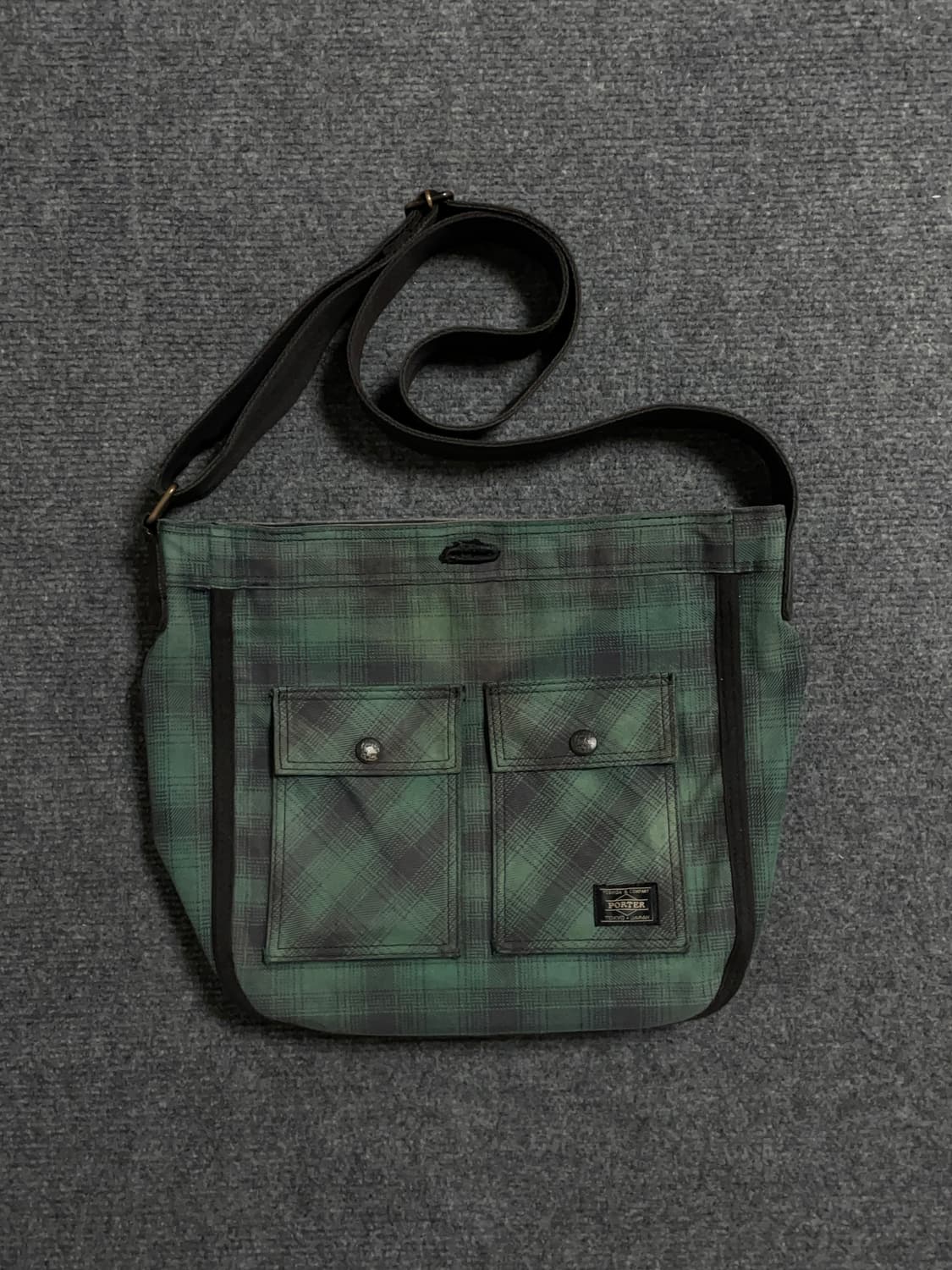 포터 체크 리버시블 숄더백 상품이미지1