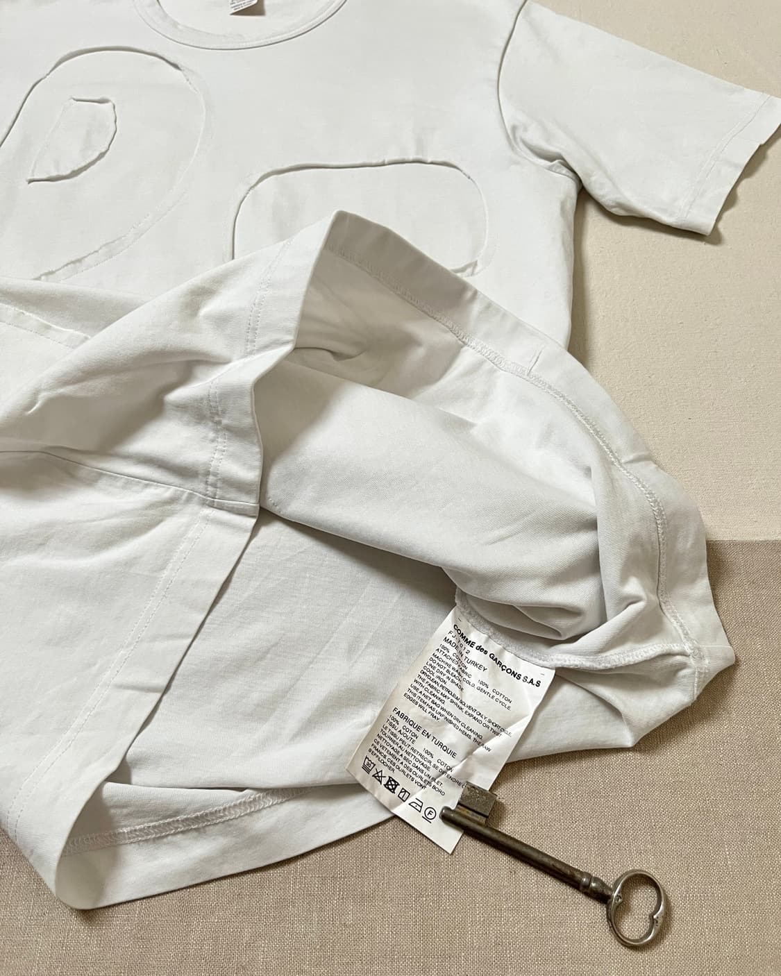 꼼데가르송 컷아웃 아플리케 티셔츠 comme des garcons 상품이미지6