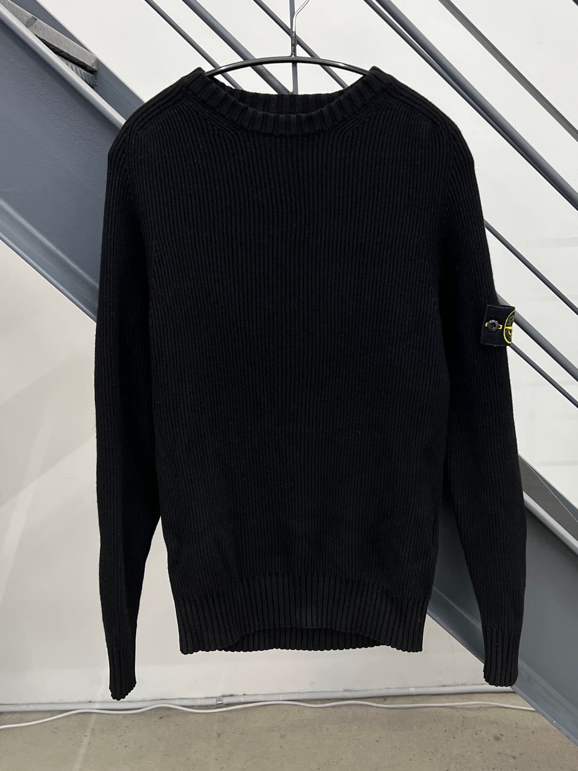 스톤아일랜드 와펜 블랙 골지 니트 상품이미지1