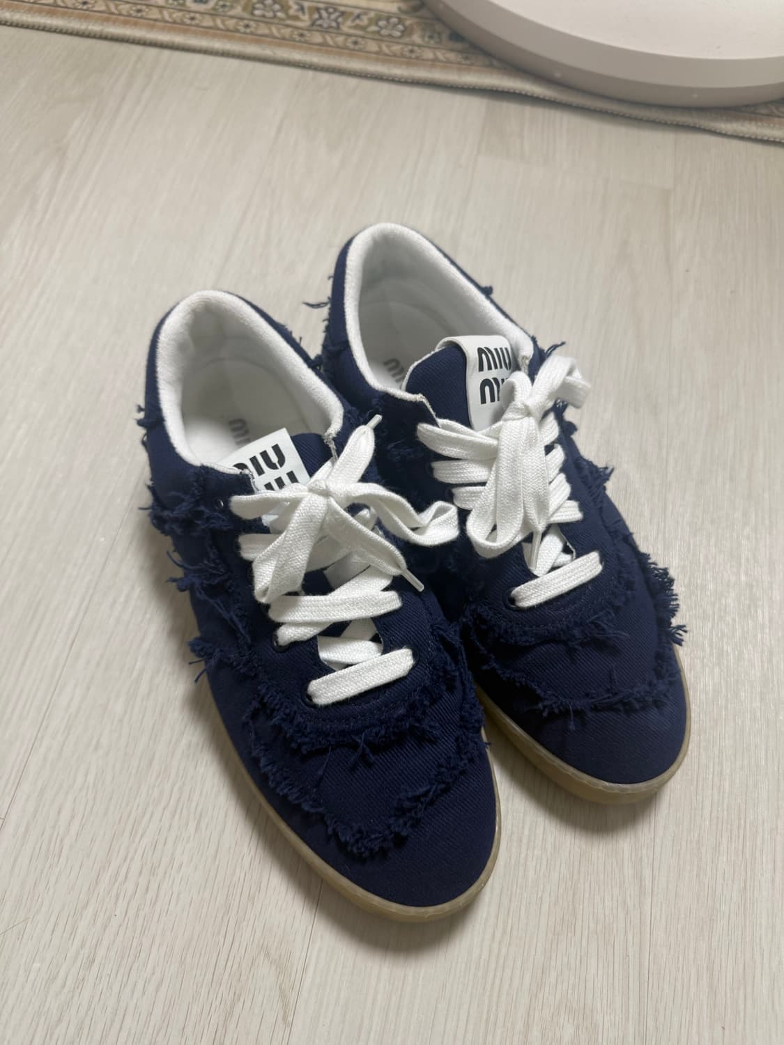 미우미우 데님 스니커즈 37.5사이즈 풀박 상품이미지1