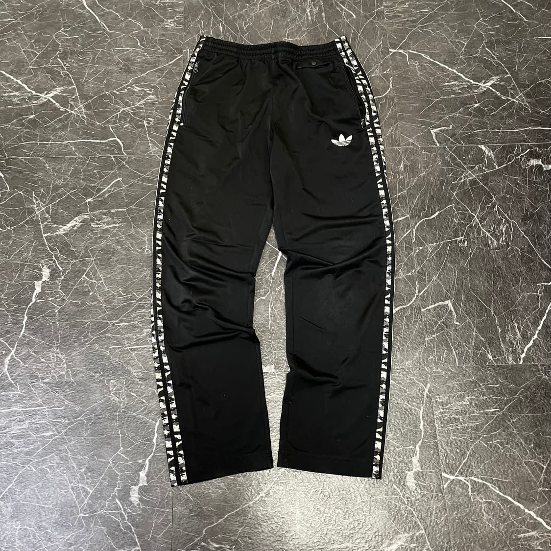 아디다스 블랙 카모삼선 파이어버드 와이드 트랙팬츠 상품이미지4