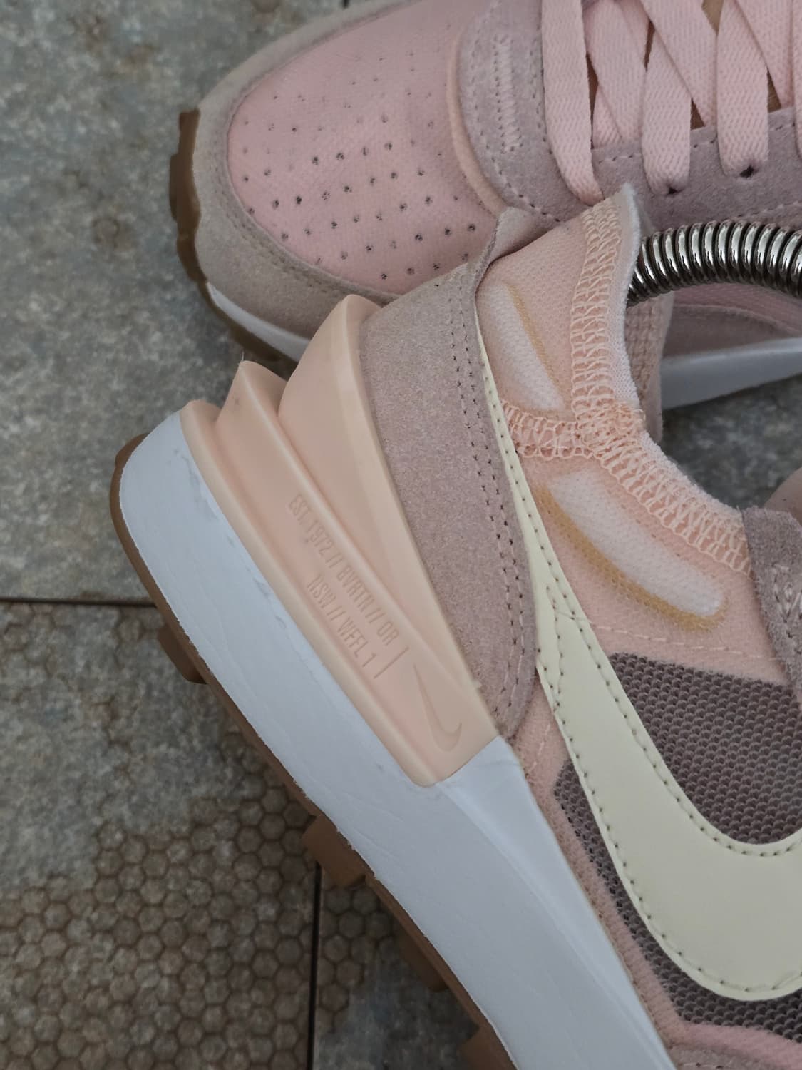 (230)나이키 와플 원 페일 코랄 상품이미지5