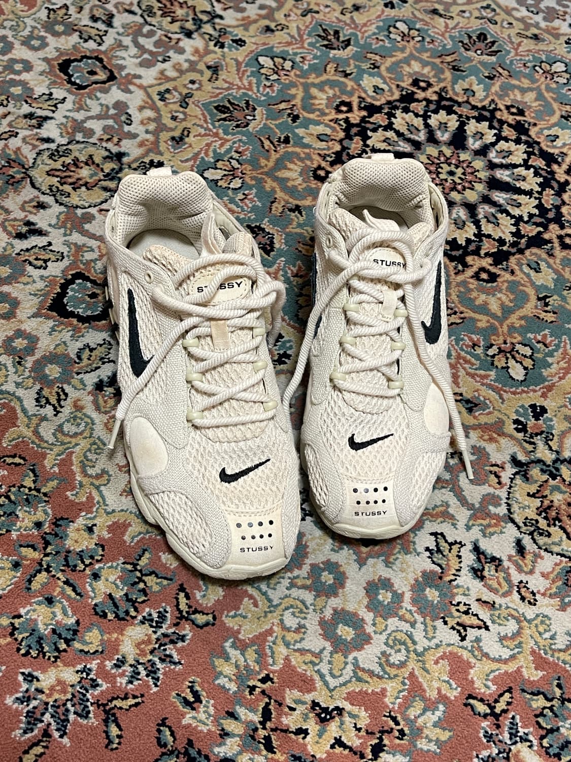 나이키 스투시 콜라보 에어 줌 스피리돈 케이지2 포실 베이지 상품이미지1