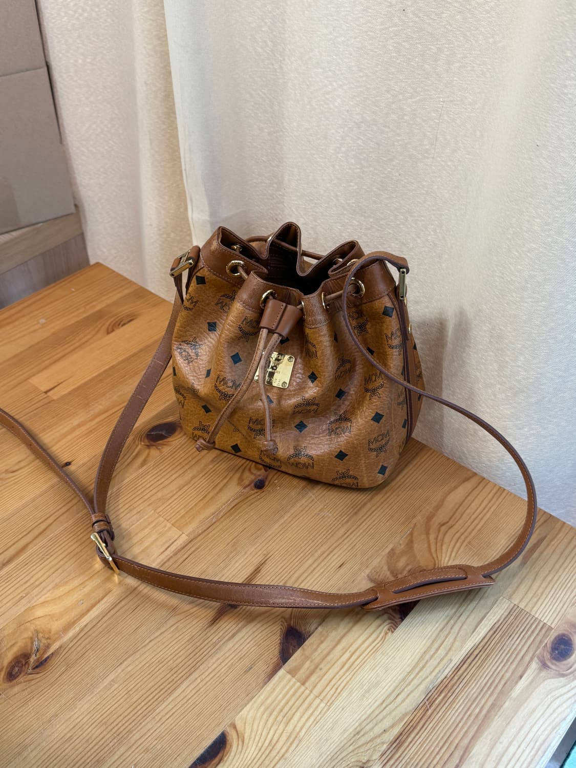 mcm 엠씨엠 정품 여성 가방 복조리백 트로스백 숄더백 상품이미지1