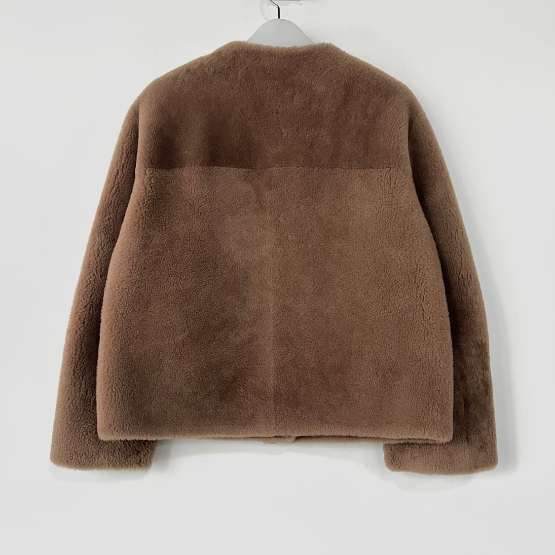 일라일 24 라운드넥 숏 무스탕 자켓 상품이미지6