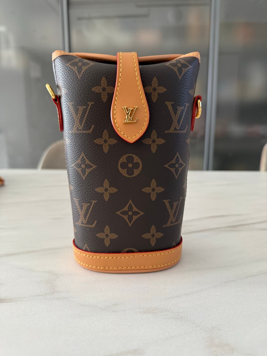 루이비통 폴드미파우치 새상품 상품이미지1