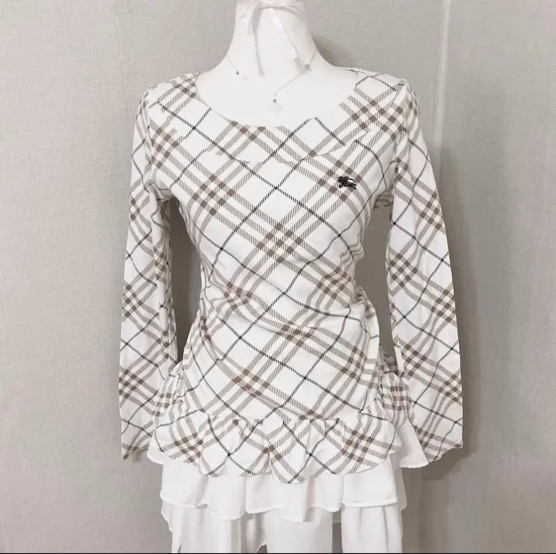 버버리 블루라벨 빈티지 체크 라떼 롱슬리브 상품이미지1