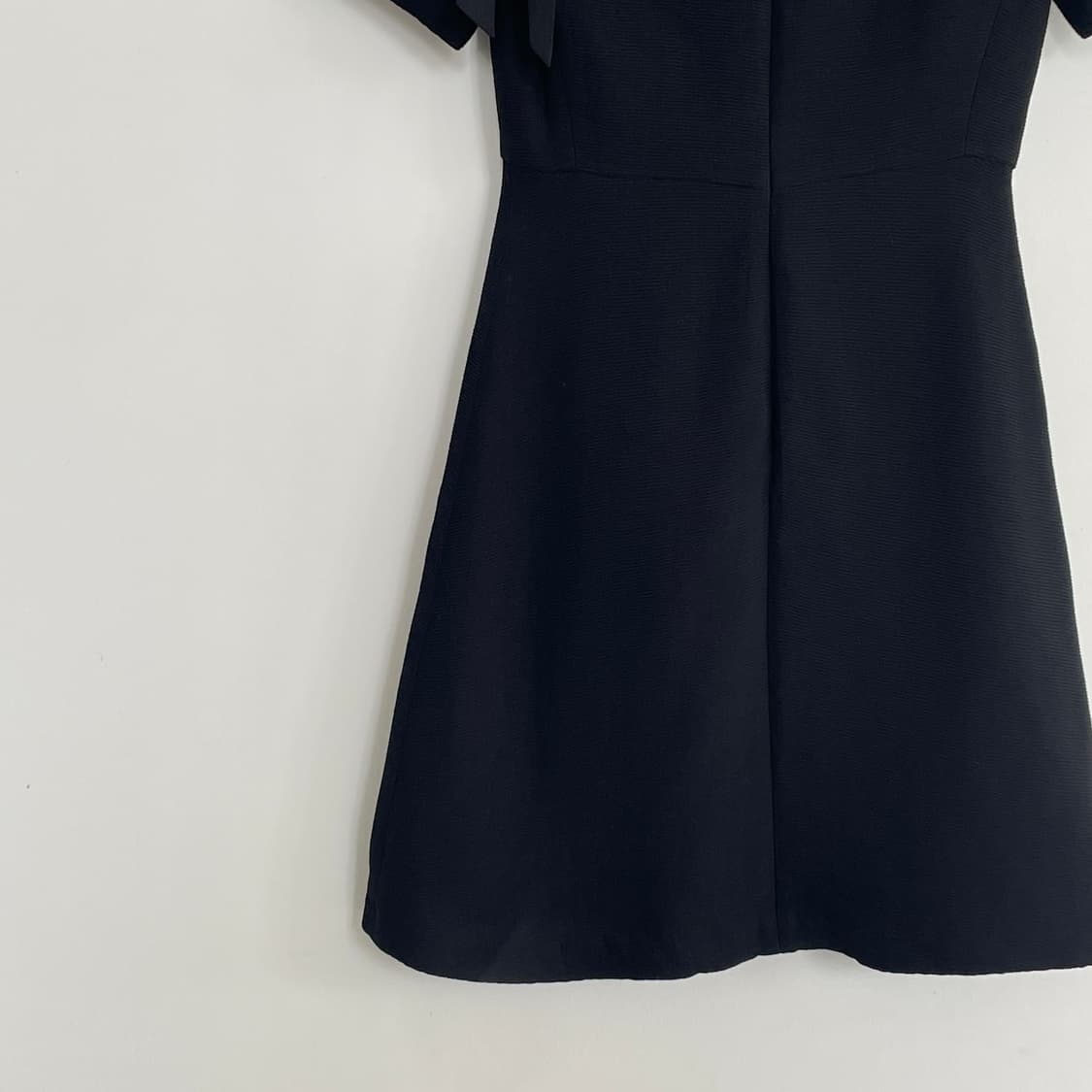 산드로 34,XS 레이스업 디테일 블랙 미디 원피스 상품이미지6