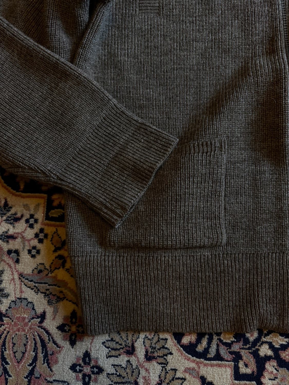 이세이미야케 니트짚업 남성100-105 상품이미지8