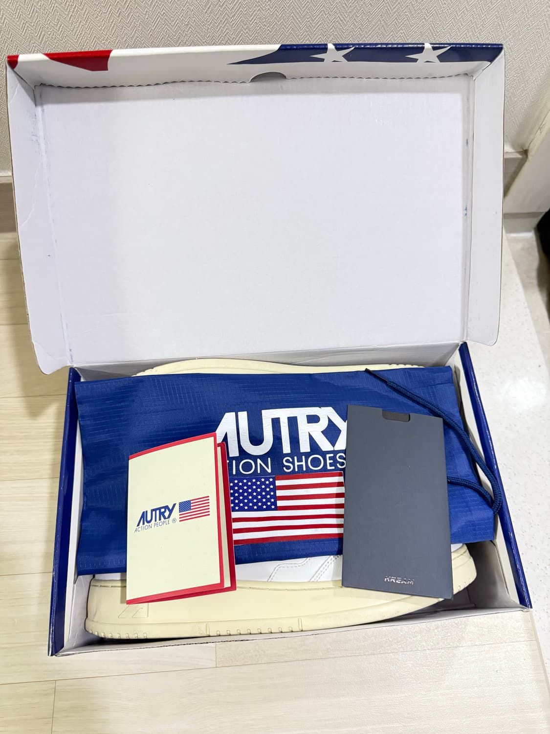 오트리 메달리스트 로우 레더 스니커즈 화이트 블랙 상품이미지6