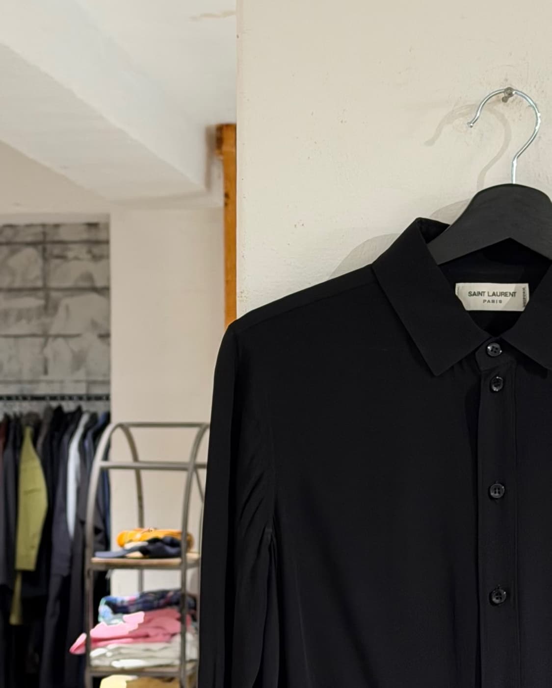 생로랑 유니폼 블랙 클래식 셔츠 상품이미지2