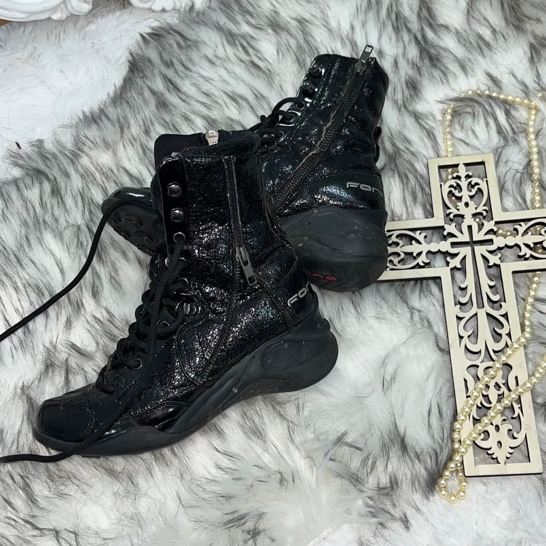 복서 블랙 글로시 스니커즈 상품이미지1