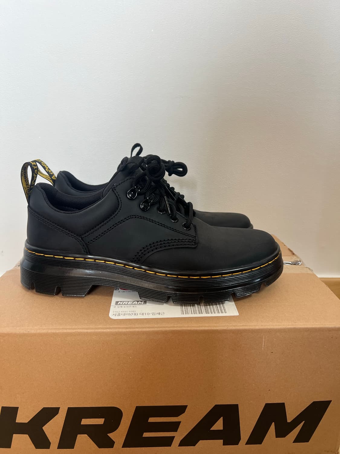 닥터마틴 리더 와이오밍 레더 유틸리티 슈즈 블랙 상품이미지1