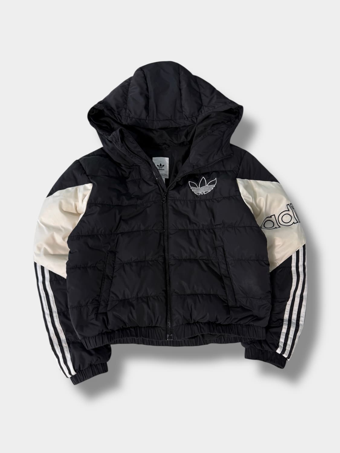 아디다스 오리지널 구스다운 검흰 배색 제니 후드 숏 패딩  상품이미지1
