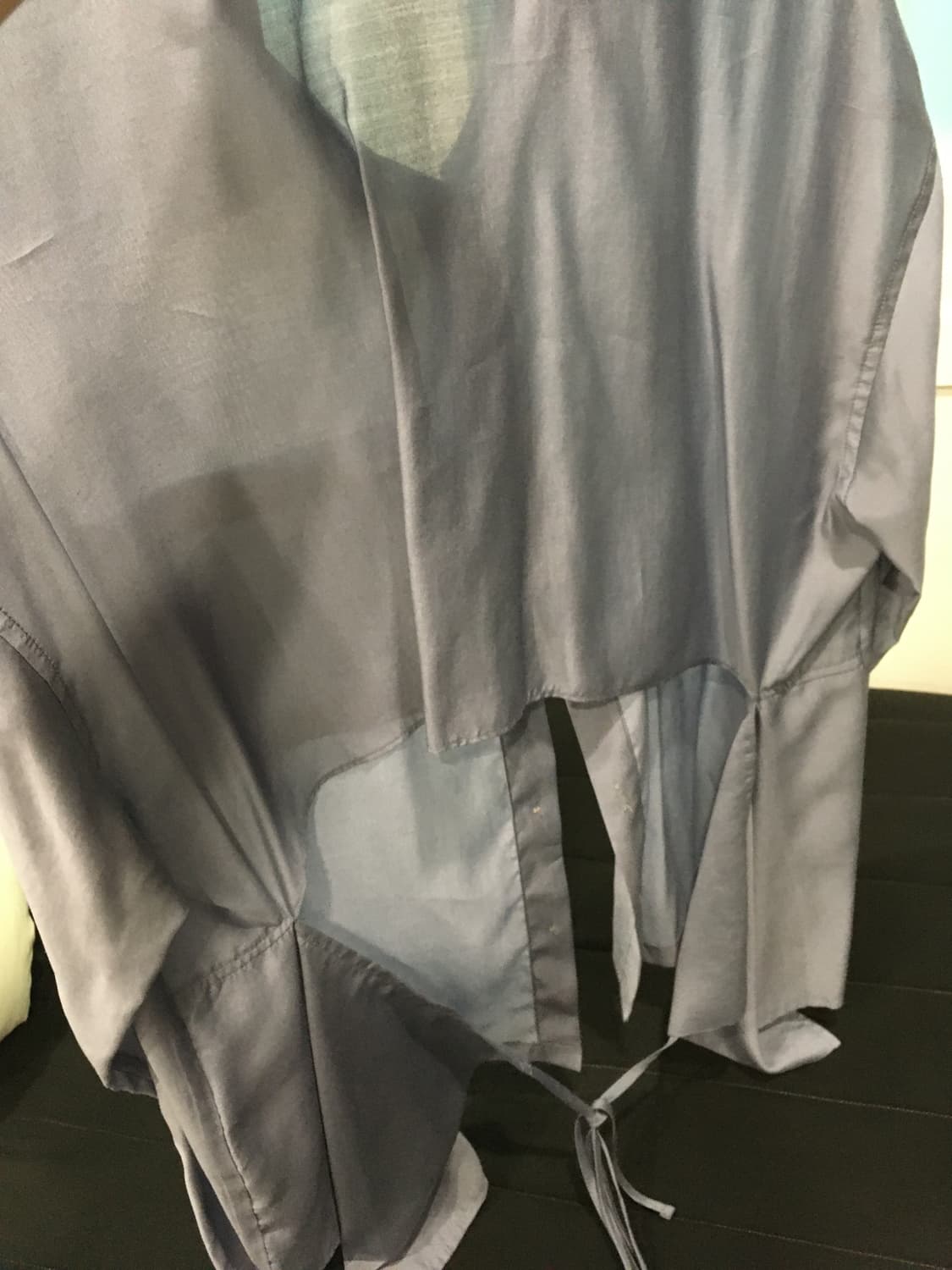 the mui 블루 셔츠 (윤비누 착용) 상품이미지3