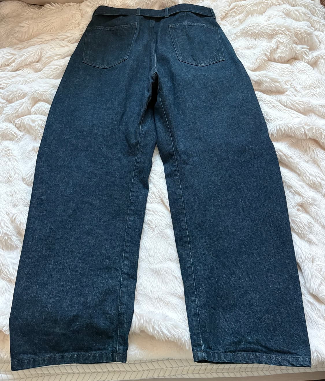 르메르 24fw 트위스티드 벨티드 데님 팬츠 인디고 / L 상품이미지6