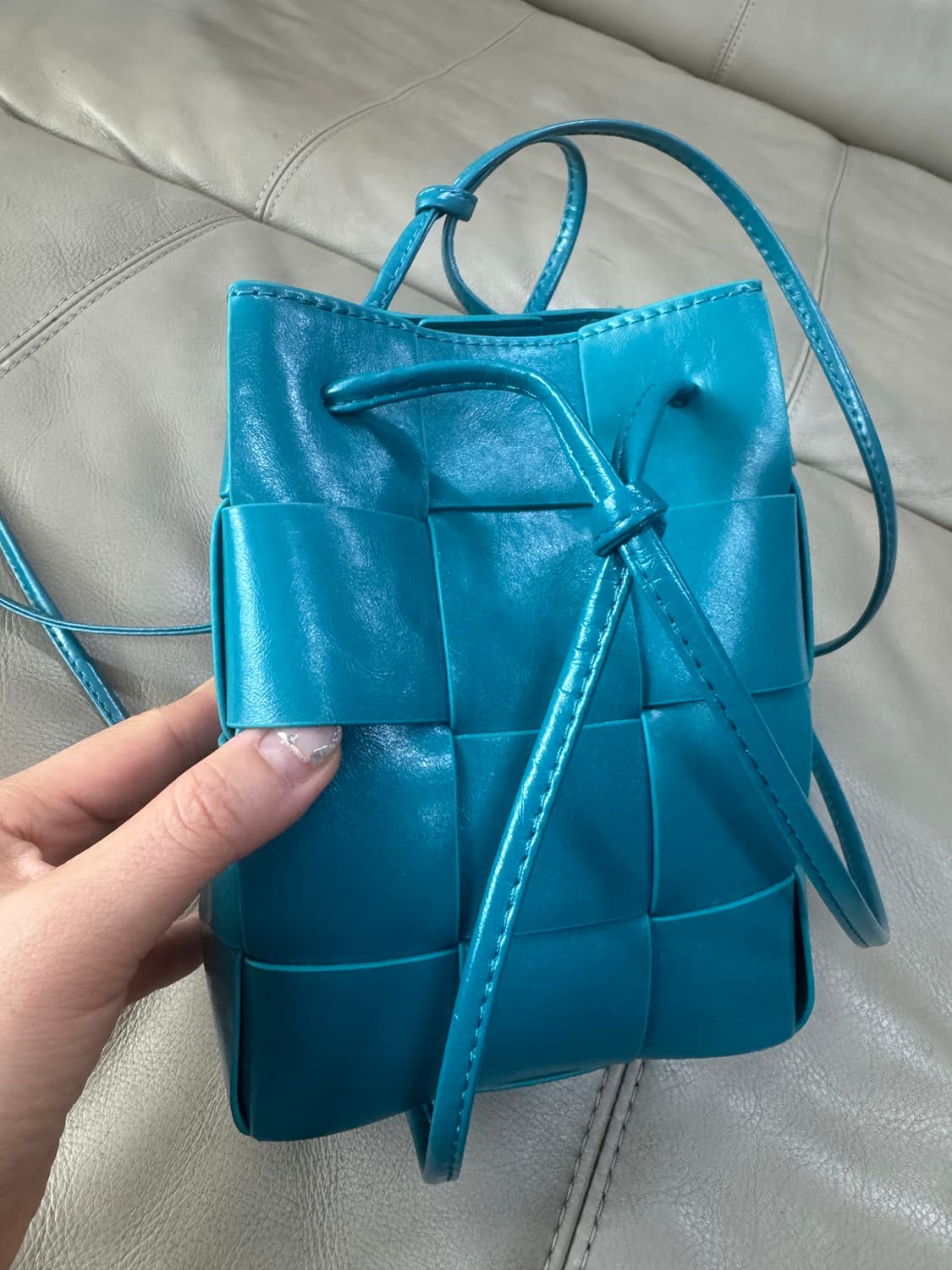 새제품 터쿼이즈컬러 소가죽 위빙백 상품이미지2