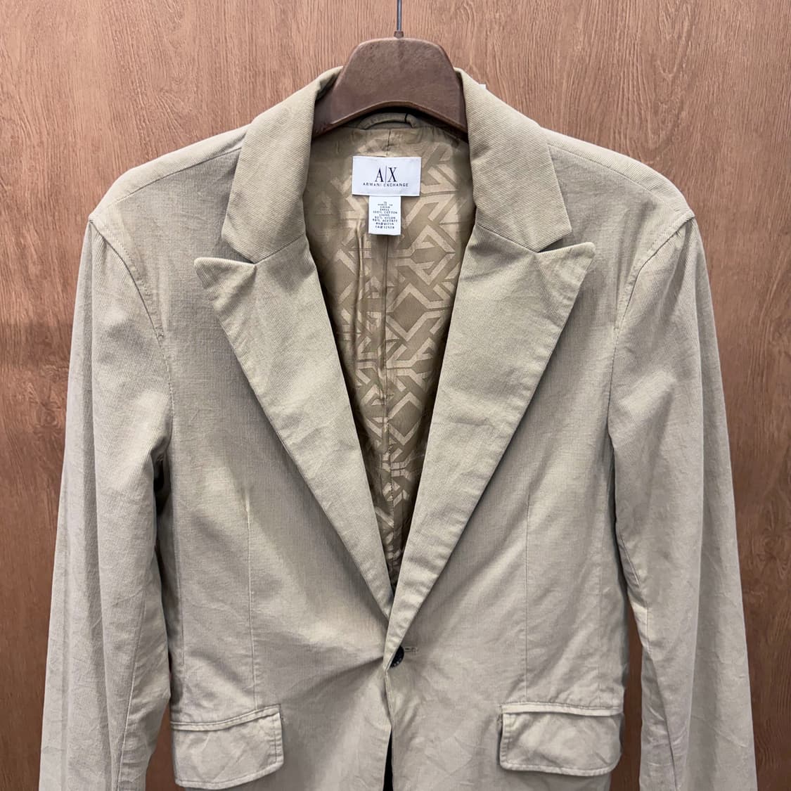 아르마니 익스체인지 싱글 블레이저 자켓 로고 패턴 안감 디테일 베이지 상품이미지4