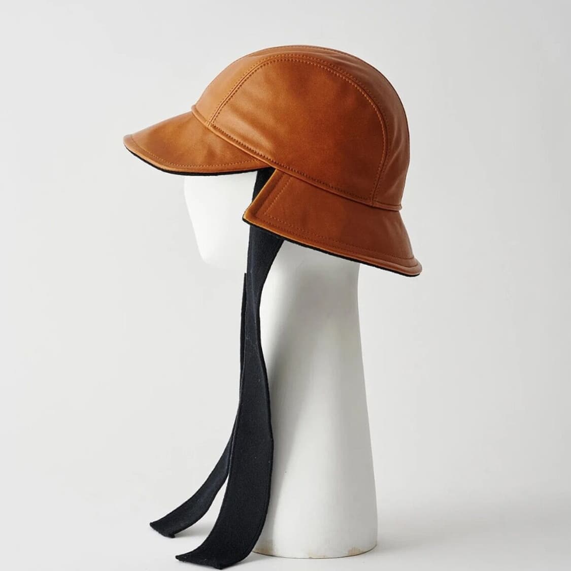 LA MAISON DE LYLLIS leather hat  상품이미지5