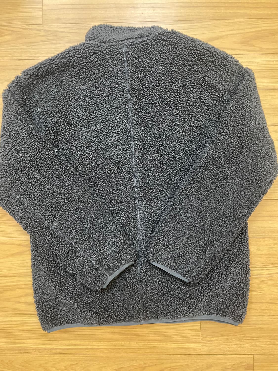 아디다스 뽀글이 플리스 집업 L 사이즈입니다. 색상은 블랙으로 무난하게  상품이미지2