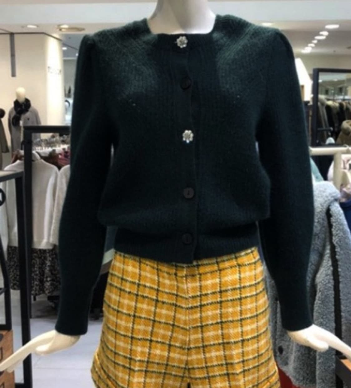 듀엘 큐빅 단추 소매 퍼프 앙고라 니트 상품이미지3