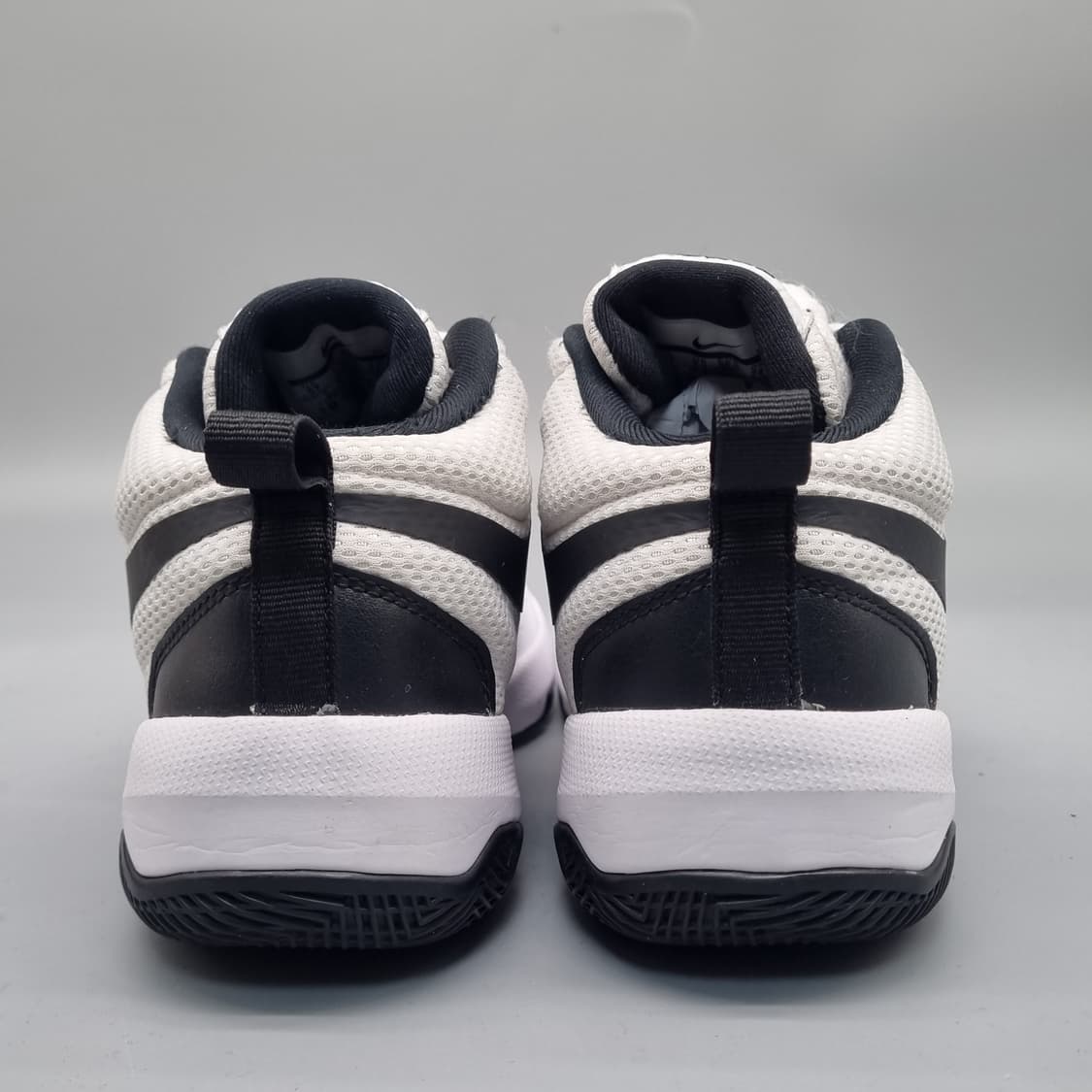 나이키 팀허슬 d8 운동화240 상품이미지3