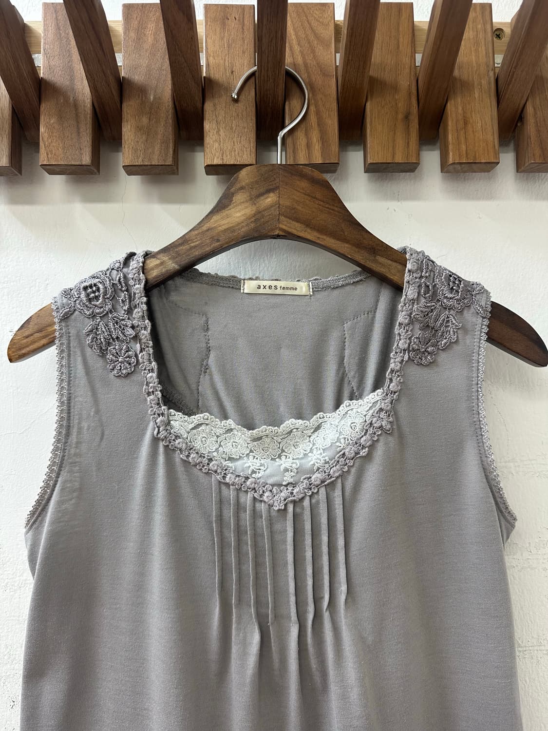 일본빈티지 Axes femme 엑시즈팜 레이스 핀턱 슬리브리스 탑 상품이미지2