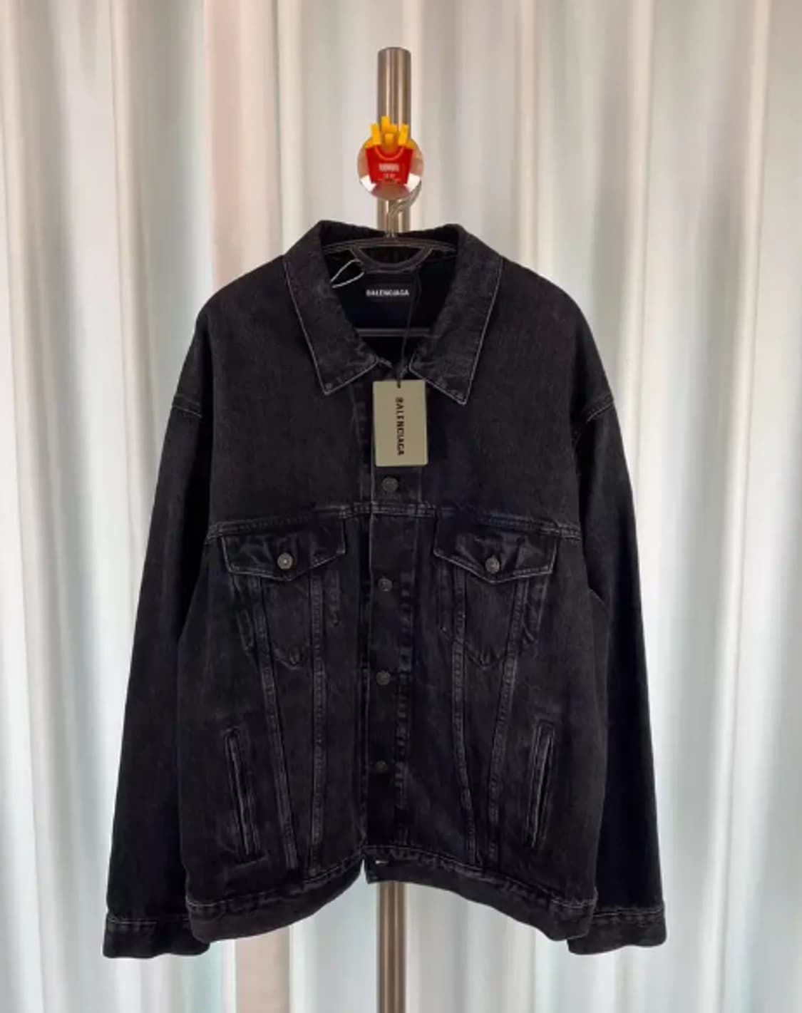 [새상품] 발렌시아가 백로고 흑청 워싱 데님셔츠 M
 상품이미지1