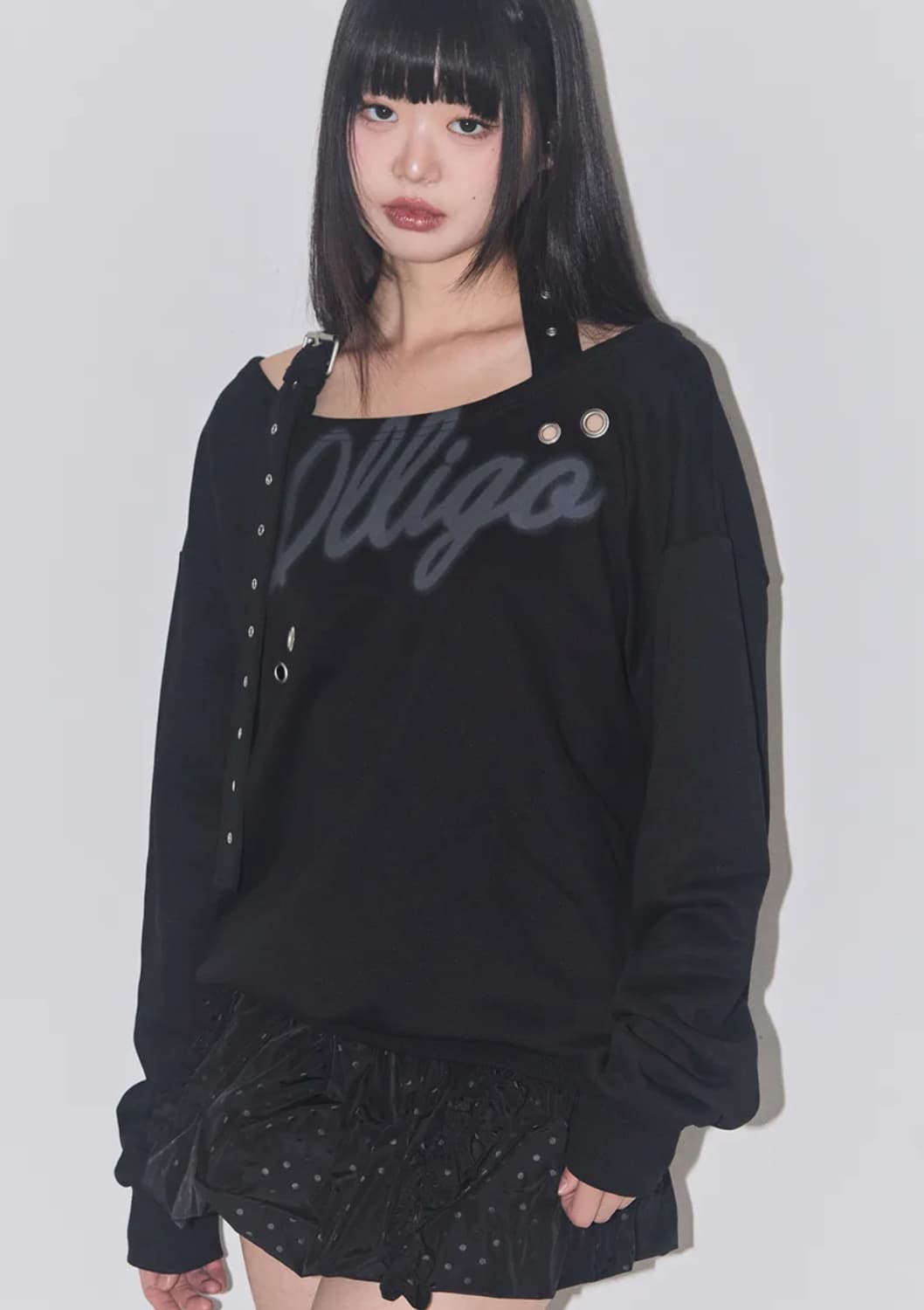 일리고 버클 오프숄더 맨투맨 블랙 상품이미지4