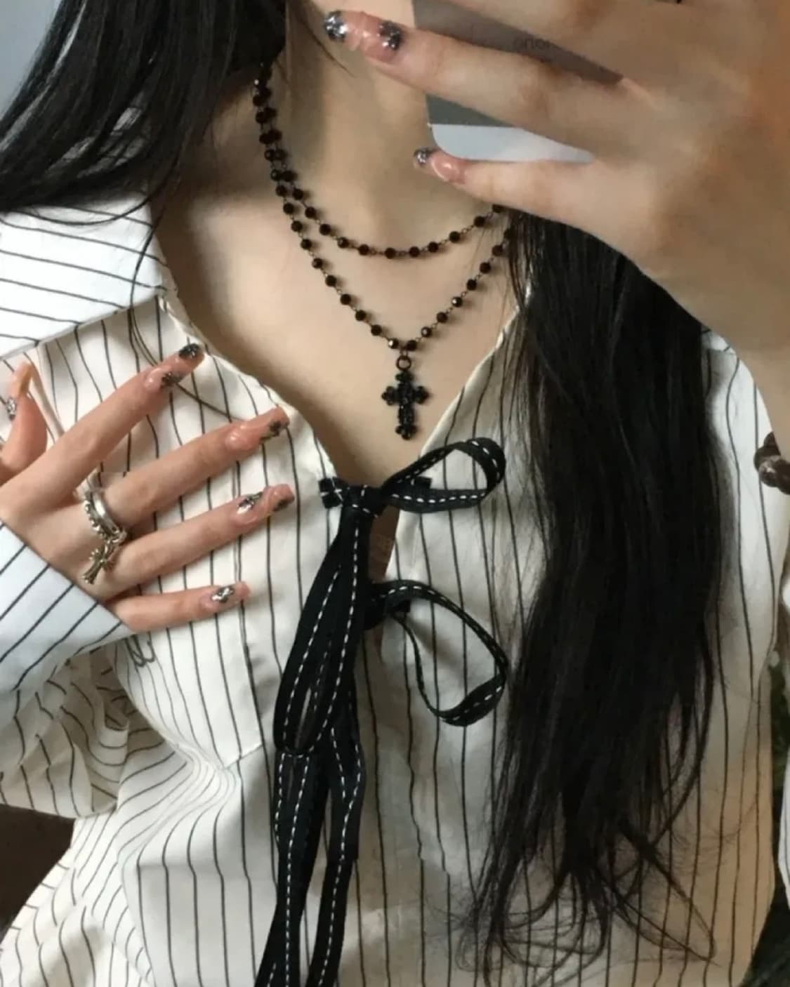 에이블리 딸기부티크 검은콩 십자가 목걸이 상품이미지1