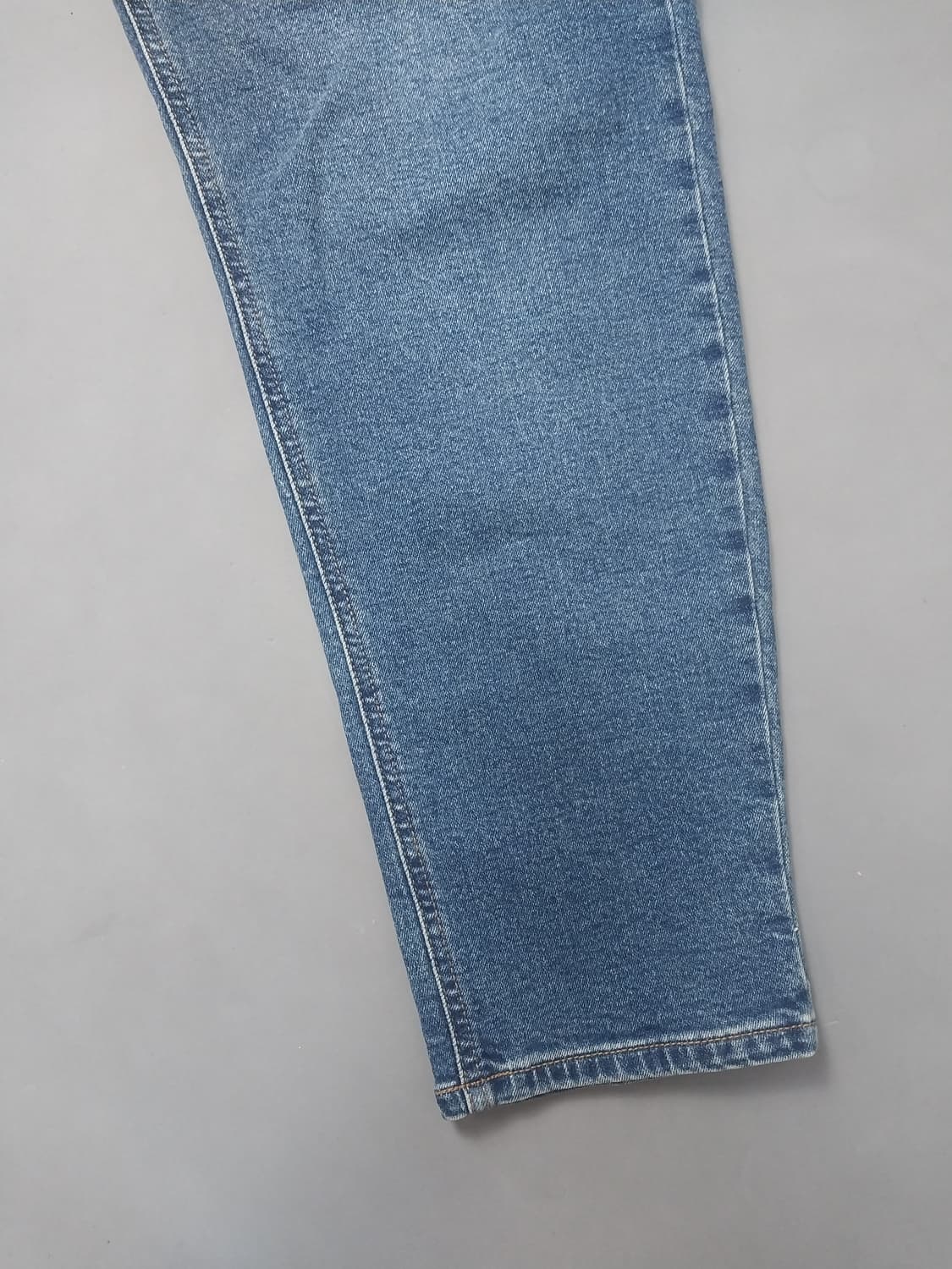 [36] 탑텐 배러데님 중청 스톤워싱 테이퍼드진 청바지 상품이미지5