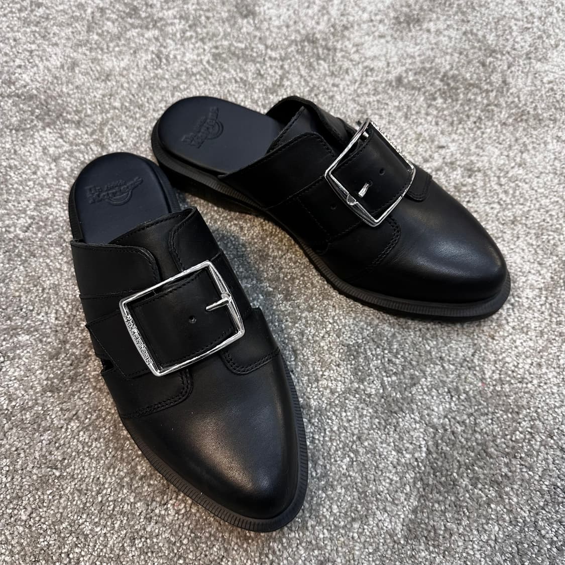 닥터마틴 나이로 블랙 템퍼리 가죽 버클 뮬235 상품이미지1