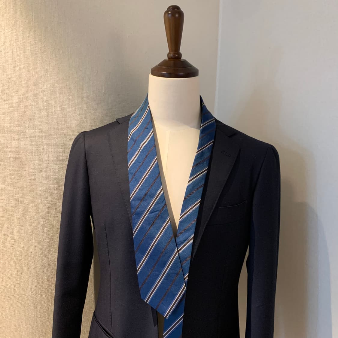 펜디(FENDI) 신형 스트라이프 모노그램 명품넥타이 A등급 이염존재 상품이미지1