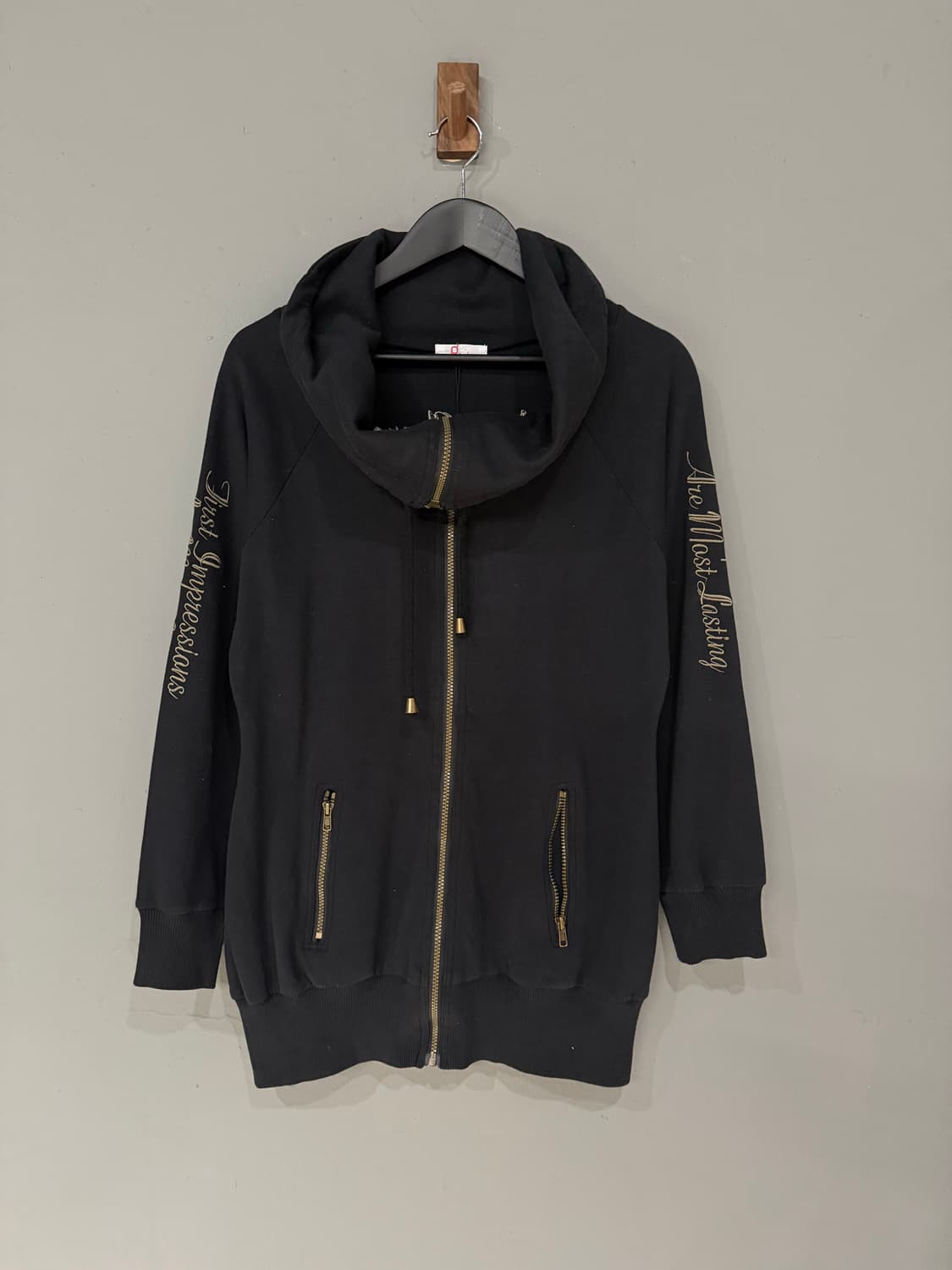 back lettering wide collar point zip-up 상품이미지7
