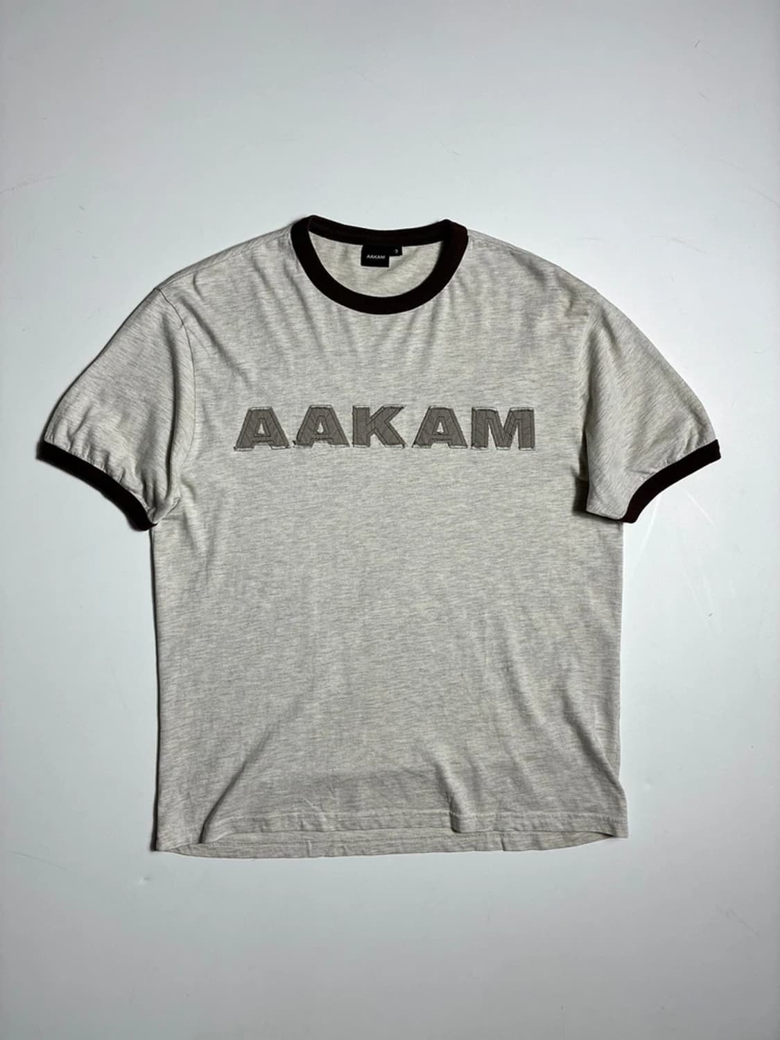 아캄 AAKAM 로고 패치 링거 반팔 티셔츠 R1652 상품이미지1